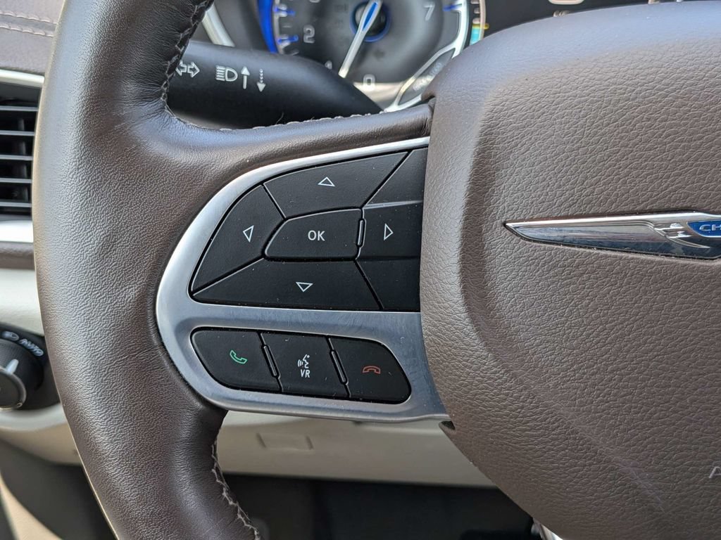 Used 2021 Chrysler Pacifica Touring-L w/ Premium & Safety Sphere Group FWD image 25