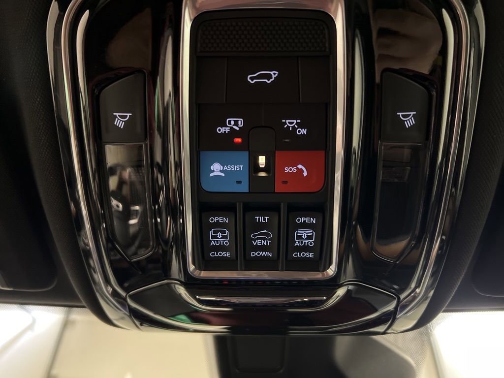 Used 2023 Jeep Grand Cherokee L Summit w/ High Altitude Package image 25