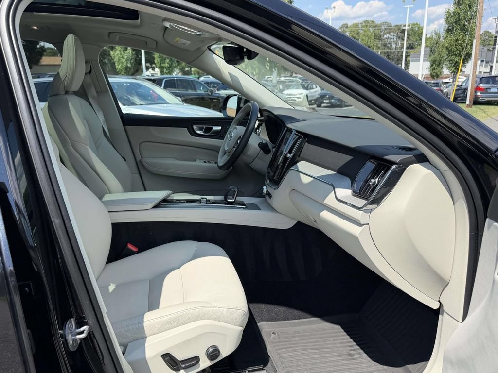 Used 2024 Volvo XC60 B5 Plus w/ Protection Package Premier AWD/4WD image 12