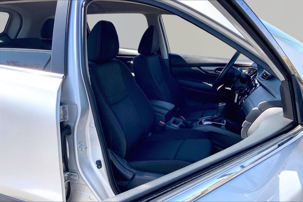 Used 2018 Nissan Rogue S image 19