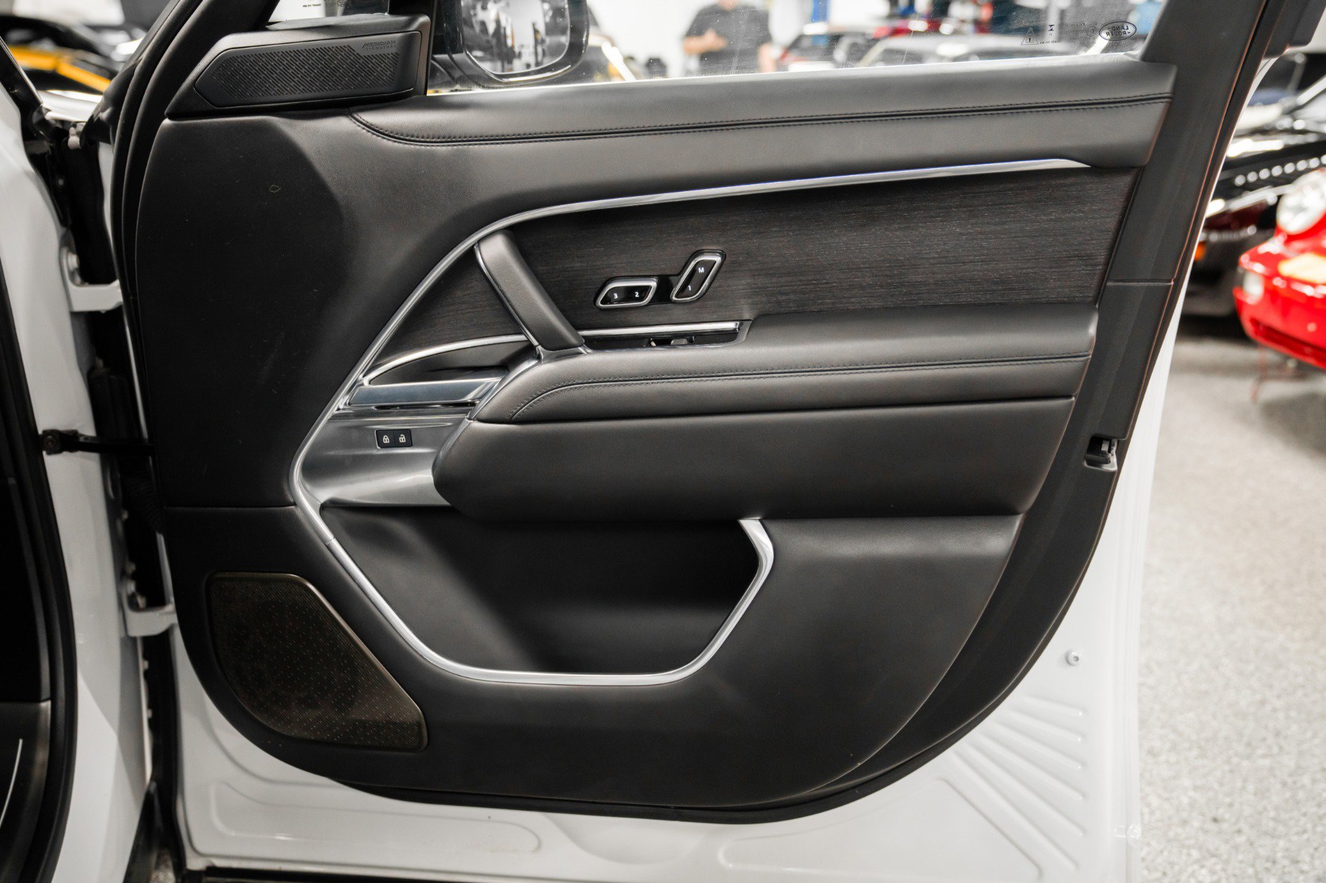 Used 2024 Land Rover Range Rover Autobiography image 37