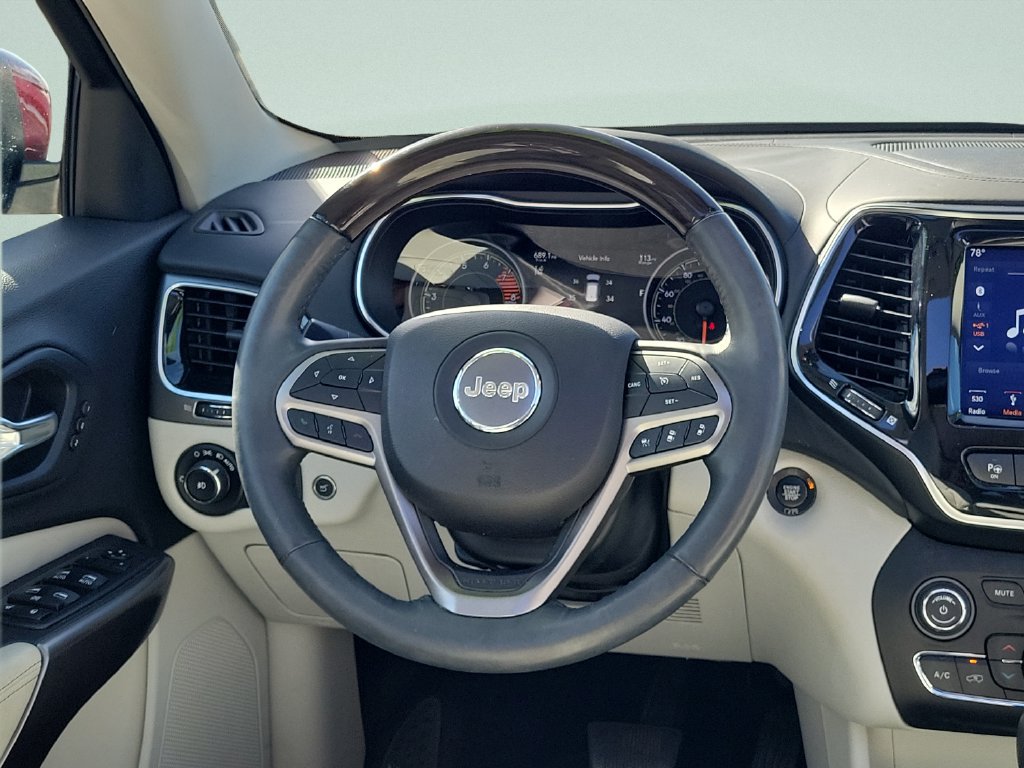 Used 2019 Jeep Cherokee Overland w/ Technology Group AWD/4WD image 17