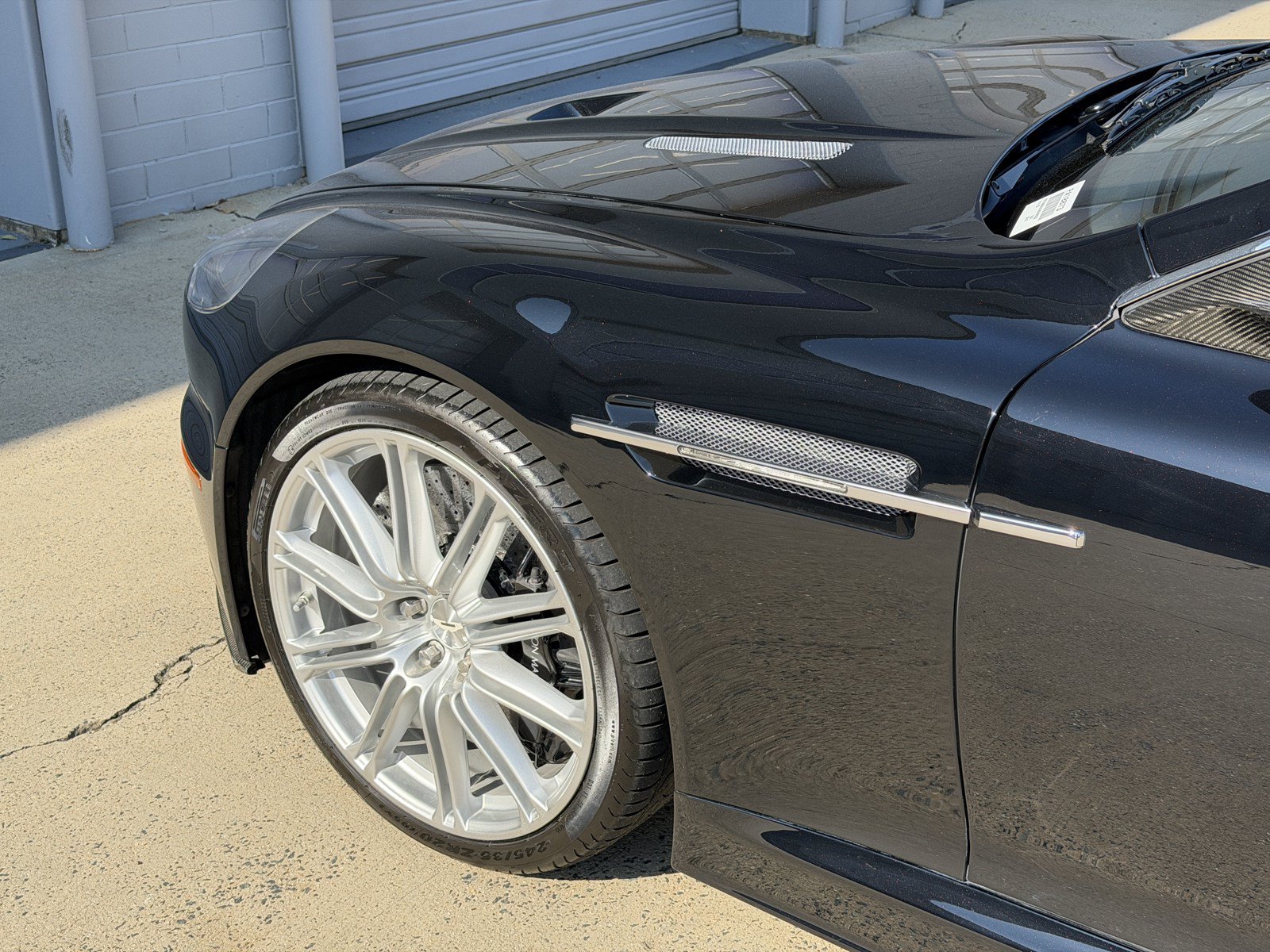 Used 2009 Aston Martin DBS Coupe RWD image 9