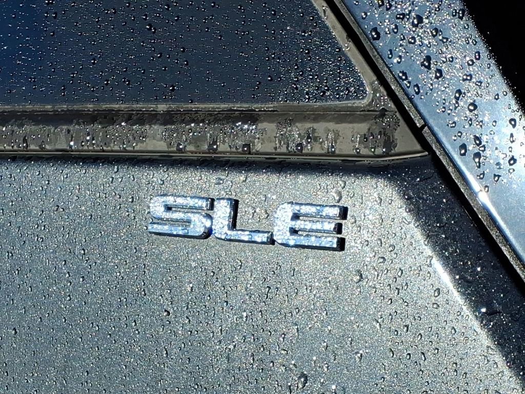 Used 2018 GMC Terrain SLE w/ Driver Convenience Package FWD image 10
