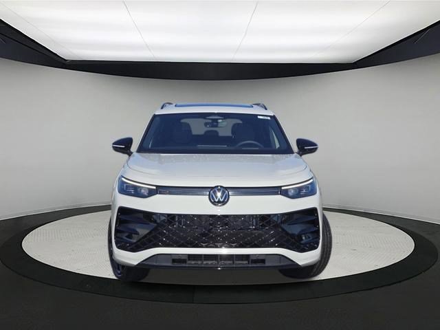 New 2026 Volkswagen Tiguan SE R-Line image 2
