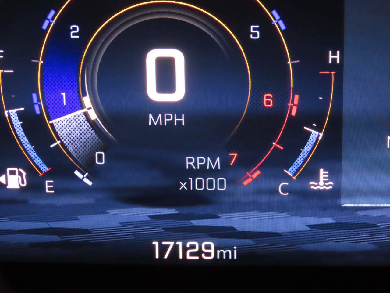 Used 2025 Chevrolet Traverse LT image 7