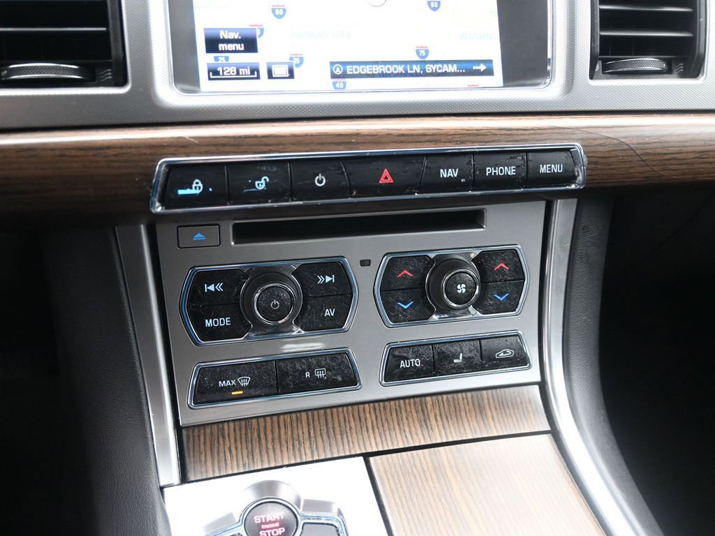 Used 2015 Jaguar XF Premium image 14