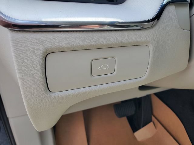 New 2026 Volvo XC60 B5 Ultra w/ Protection Package Premier AWD/4WD image 16