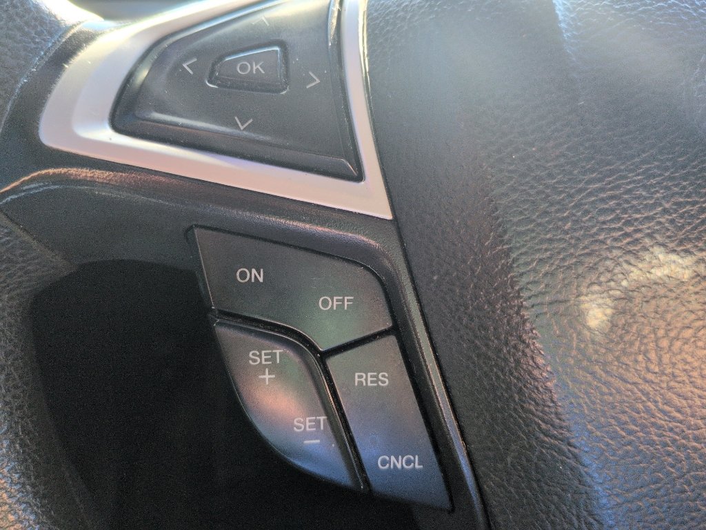 Used 2015 Ford Fusion SE FWD image 16