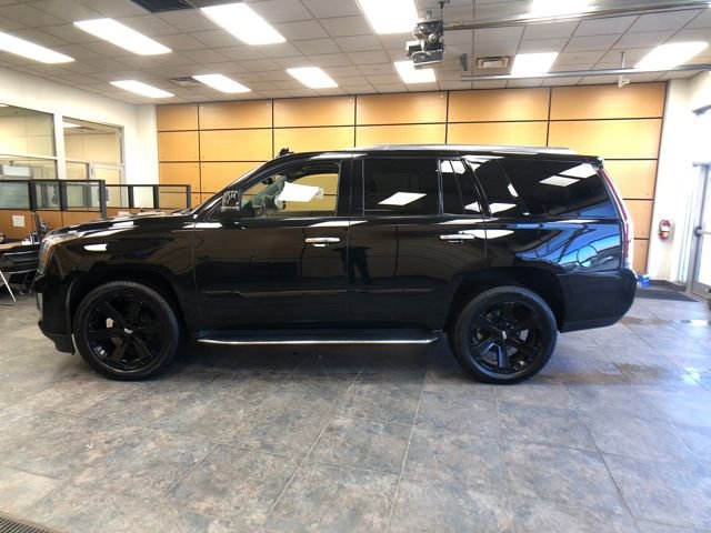 Used 2020 Cadillac Escalade Luxury w/ Escalade Sport Edition image 4