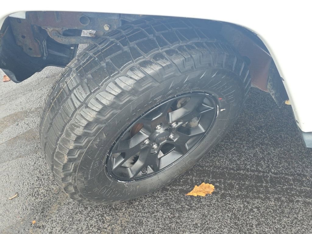 Used 2014 Jeep Wrangler Unlimited Sahara w/ Connectivity Group image 11