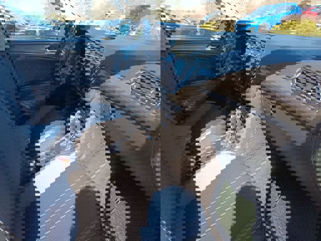 Used 2024 Volkswagen Tiguan SE image 26