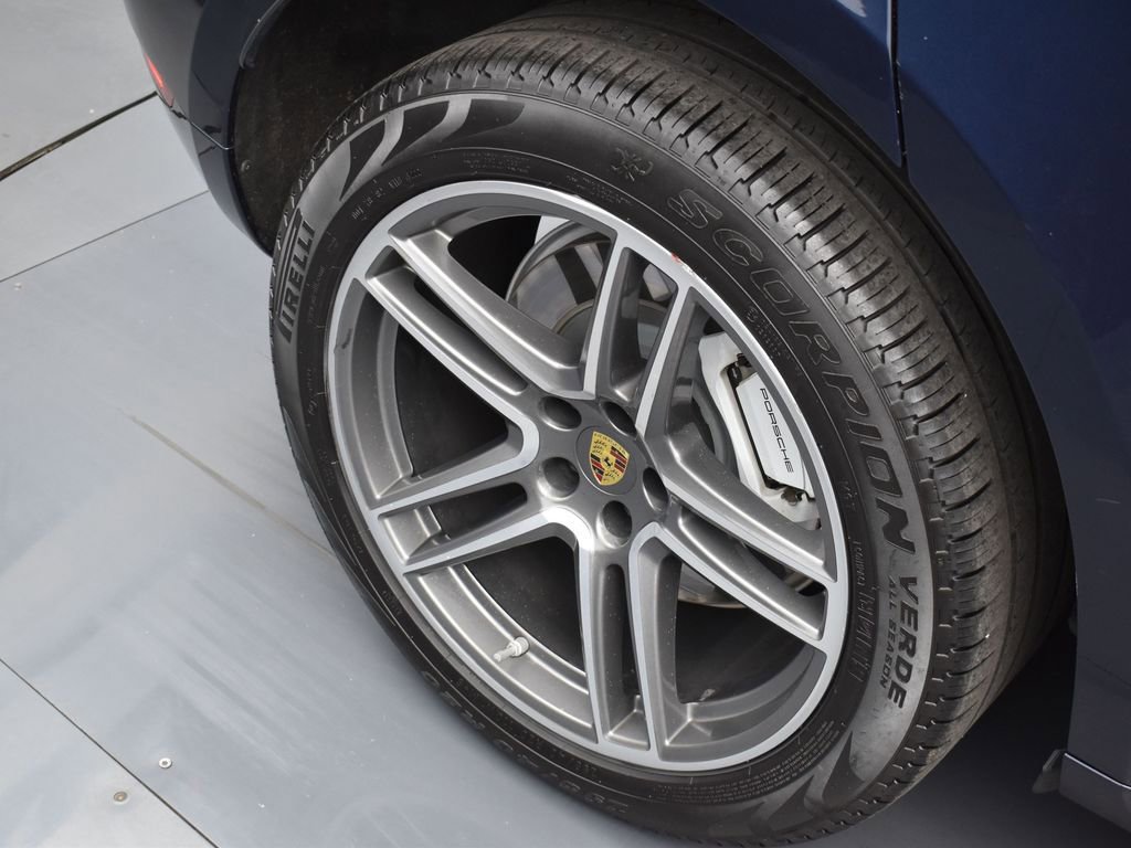 Used 2020 Porsche Macan Turbo image 32