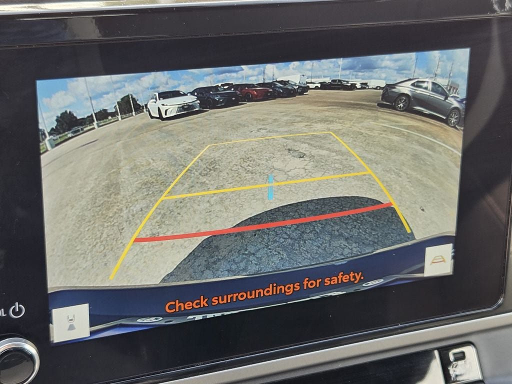 Used 2025 Toyota Camry SE FWD image 19