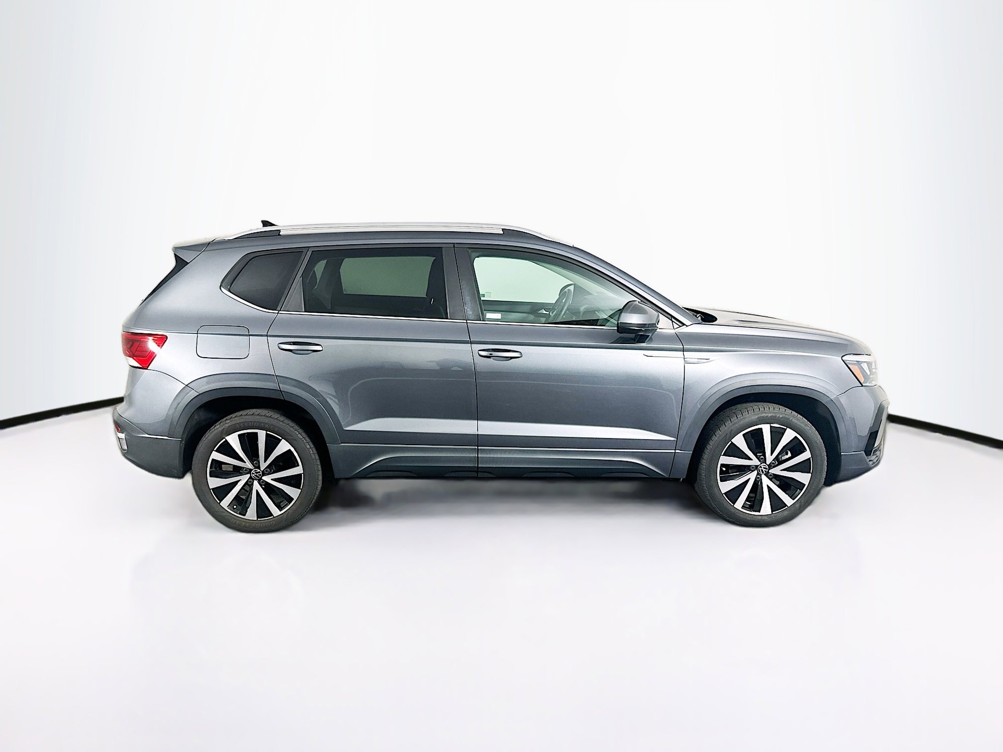 Used 2023 Volkswagen Taos SE FWD image 10