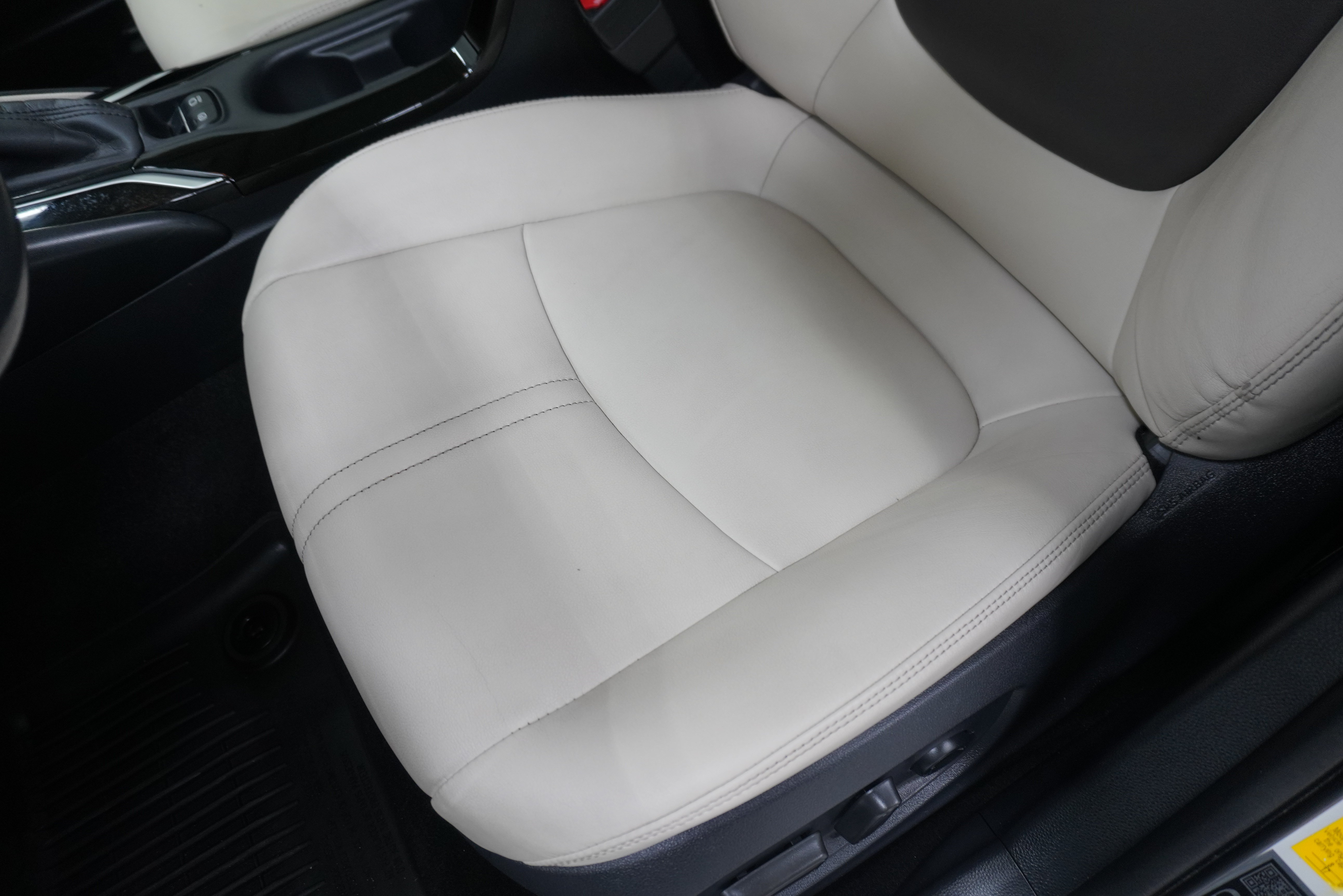 Used 2020 Toyota Corolla XLE FWD image 11