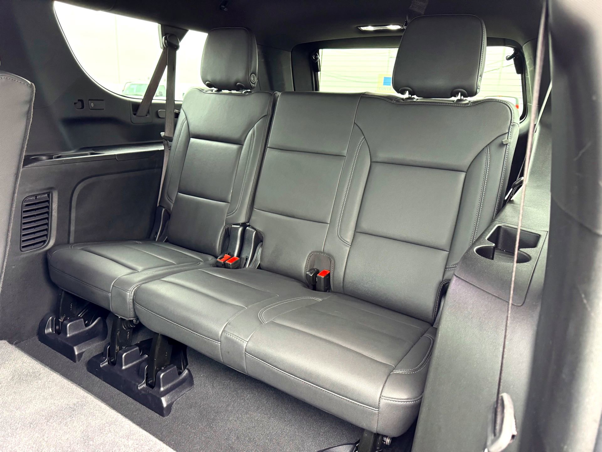 Used 2025 Chevrolet Suburban Z71 AWD/4WD image 17