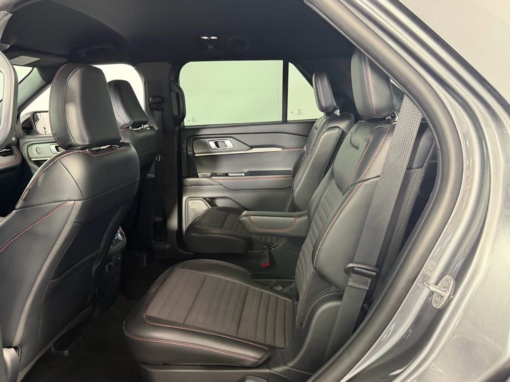 Used 2025 Ford Explorer ST-Line AWD/4WD image 24