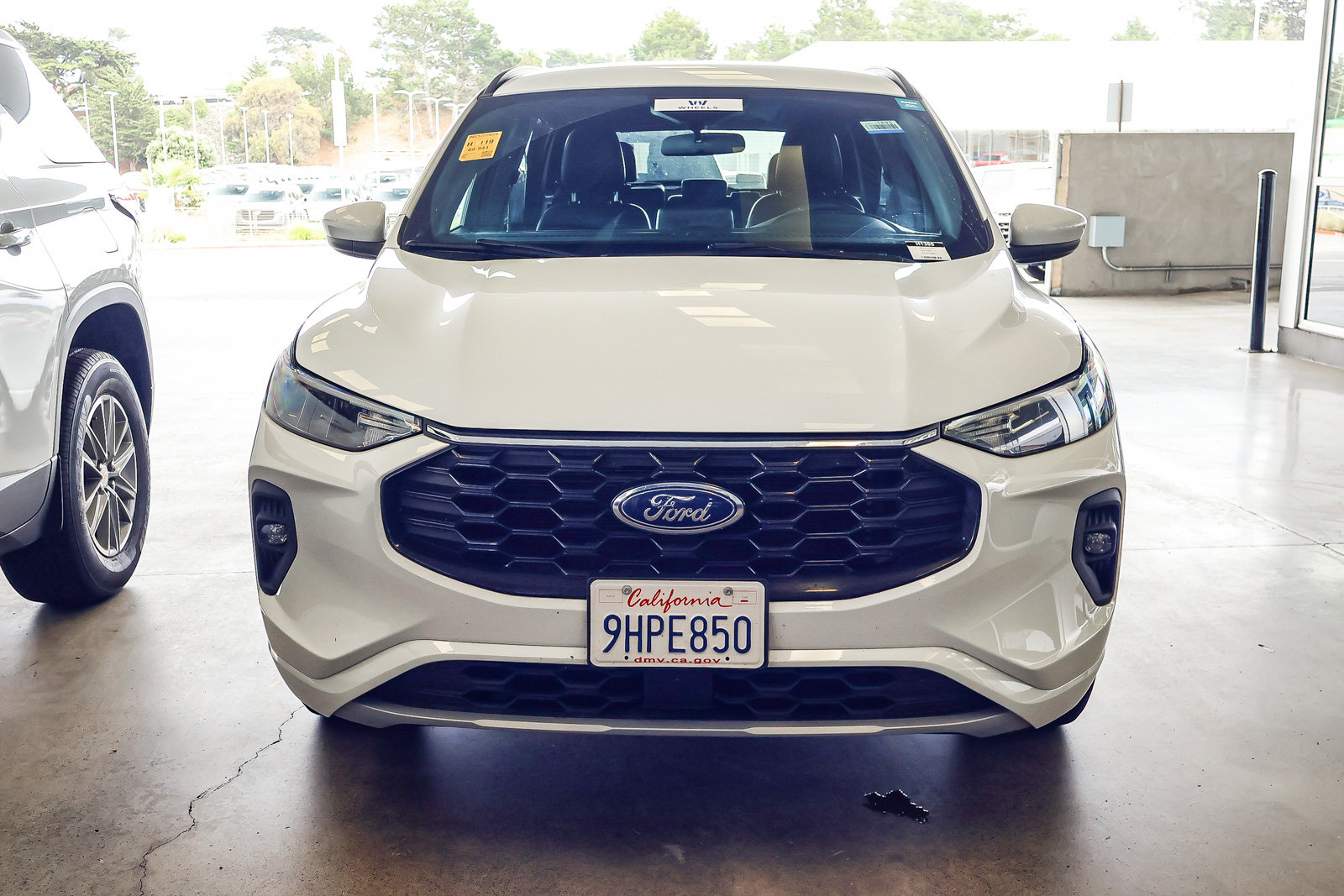 Used 2023 Ford Escape ST-Line Select AWD/4WD image 2