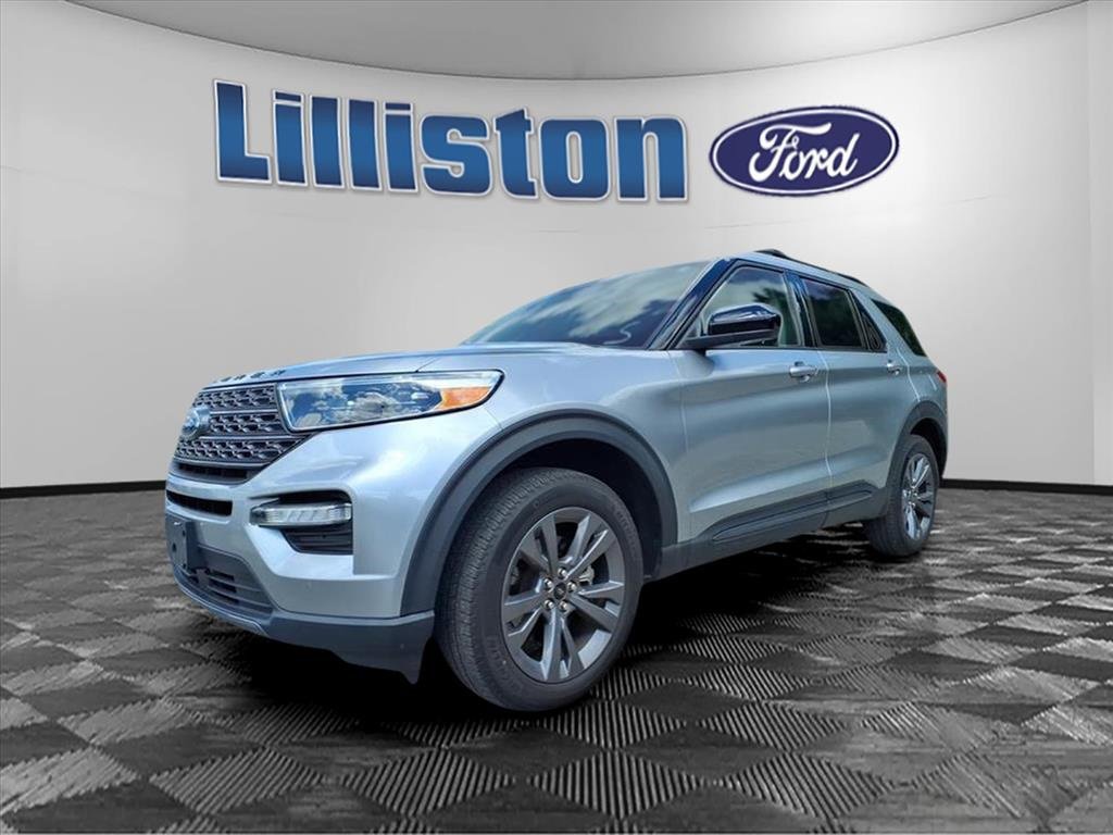 Used 2022 Ford Explorer XLT w/ Equipment Group 202A image 3