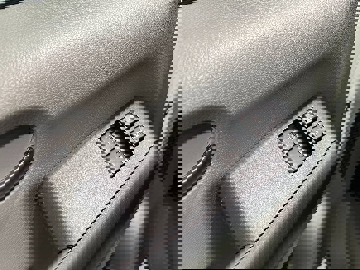 Used 2021 Nissan NV 2500 S image 19