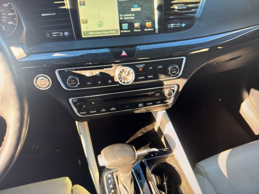 Used 2017 Kia Cadenza Limited image 8