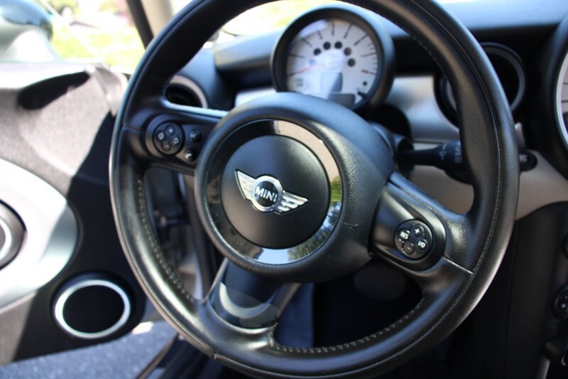 Used 2011 MINI Cooper Hardtop FWD image 16
