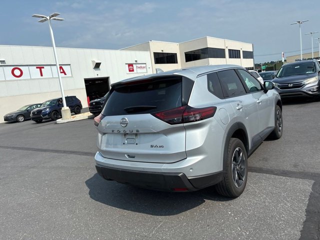 Used 2024 Nissan Rogue SV AWD/4WD image 9
