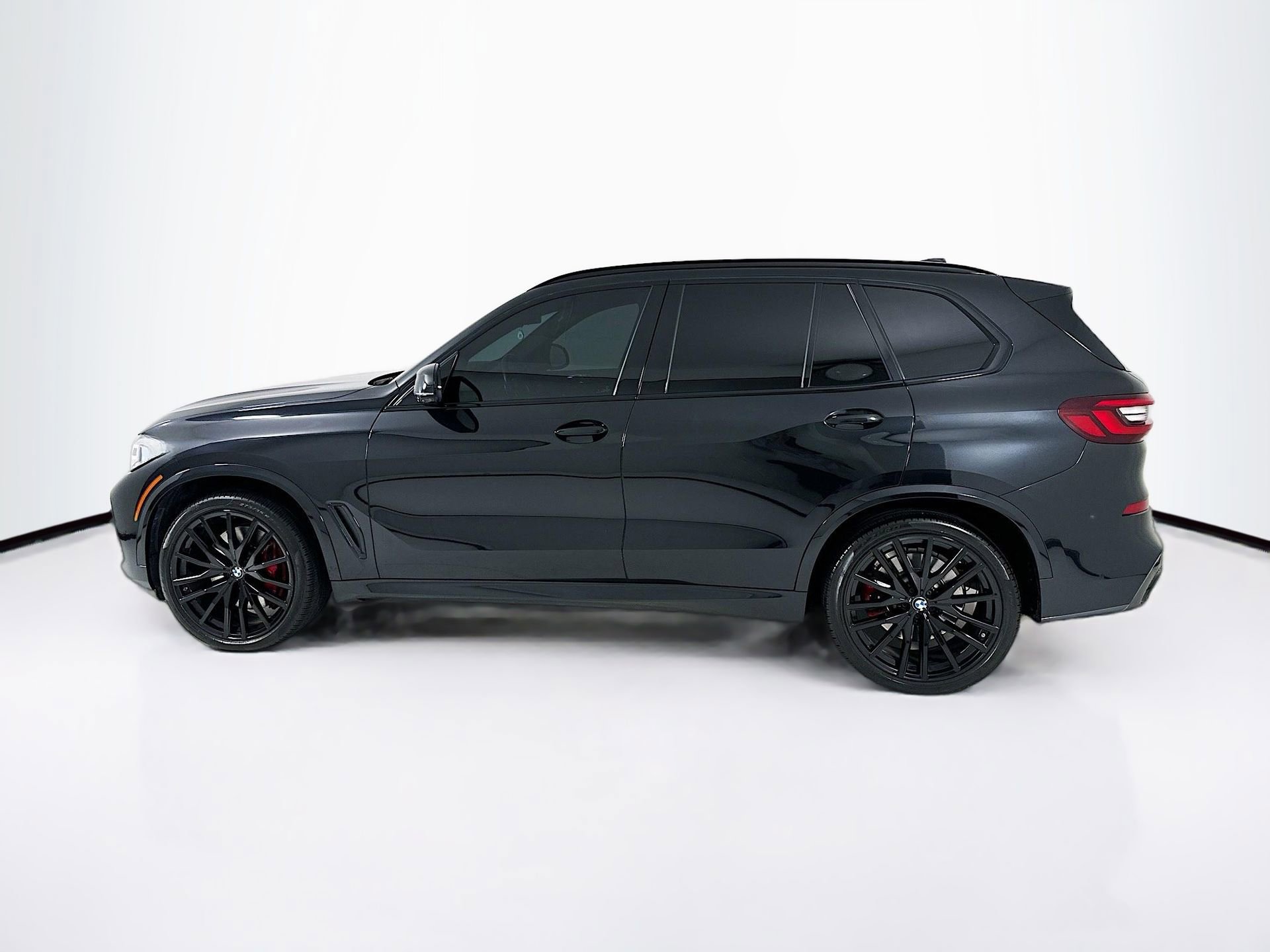 Used 2023 BMW X5 M50i w/ Executive Package image 5