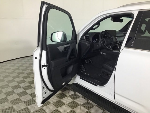 Used 2024 Lexus LX 600 F Sport image 10