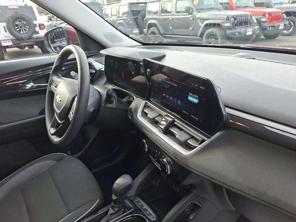 Used 2025 Chevrolet TrailBlazer LT image 12