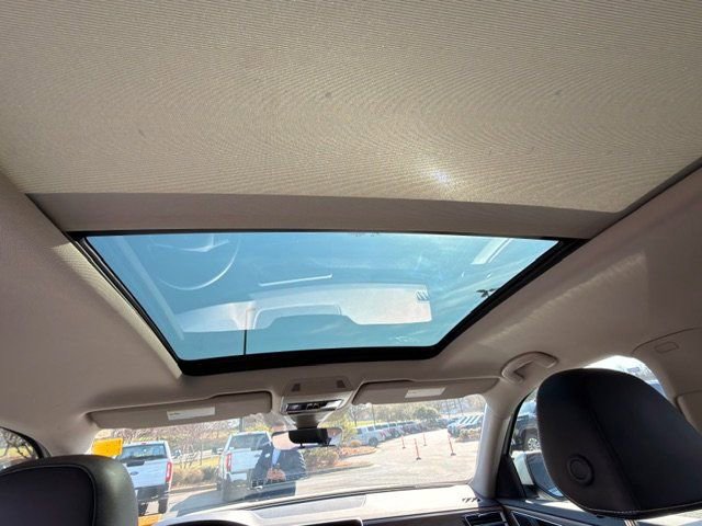 Used 2024 Volkswagen Atlas SE w/ Panoramic Sunroof Package image 9