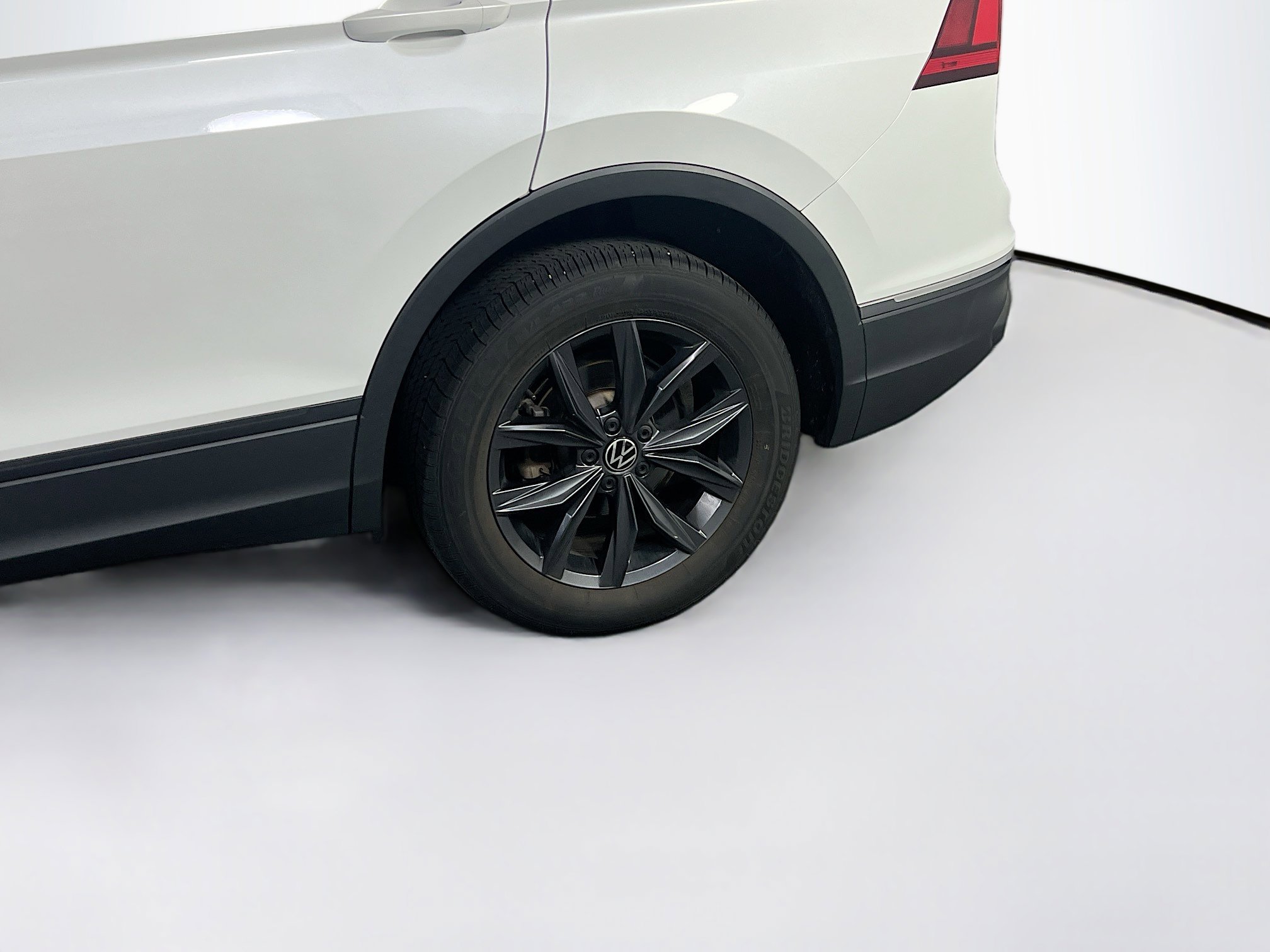 Used 2023 Volkswagen Tiguan SE image 30