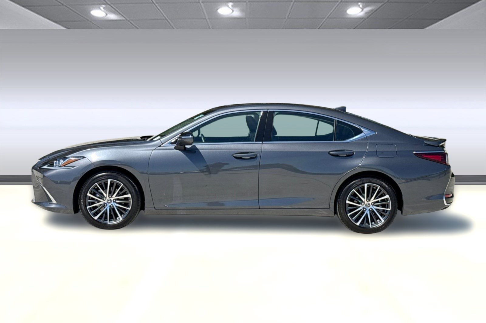 Used 2024 Lexus ES 300h w/ Premium Package image 2
