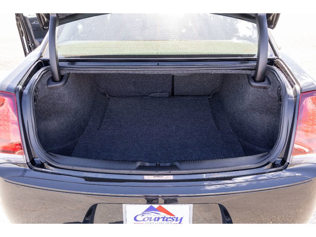 Used 2022 Chrysler 300 Touring w/ Sport Appearance Package image 15