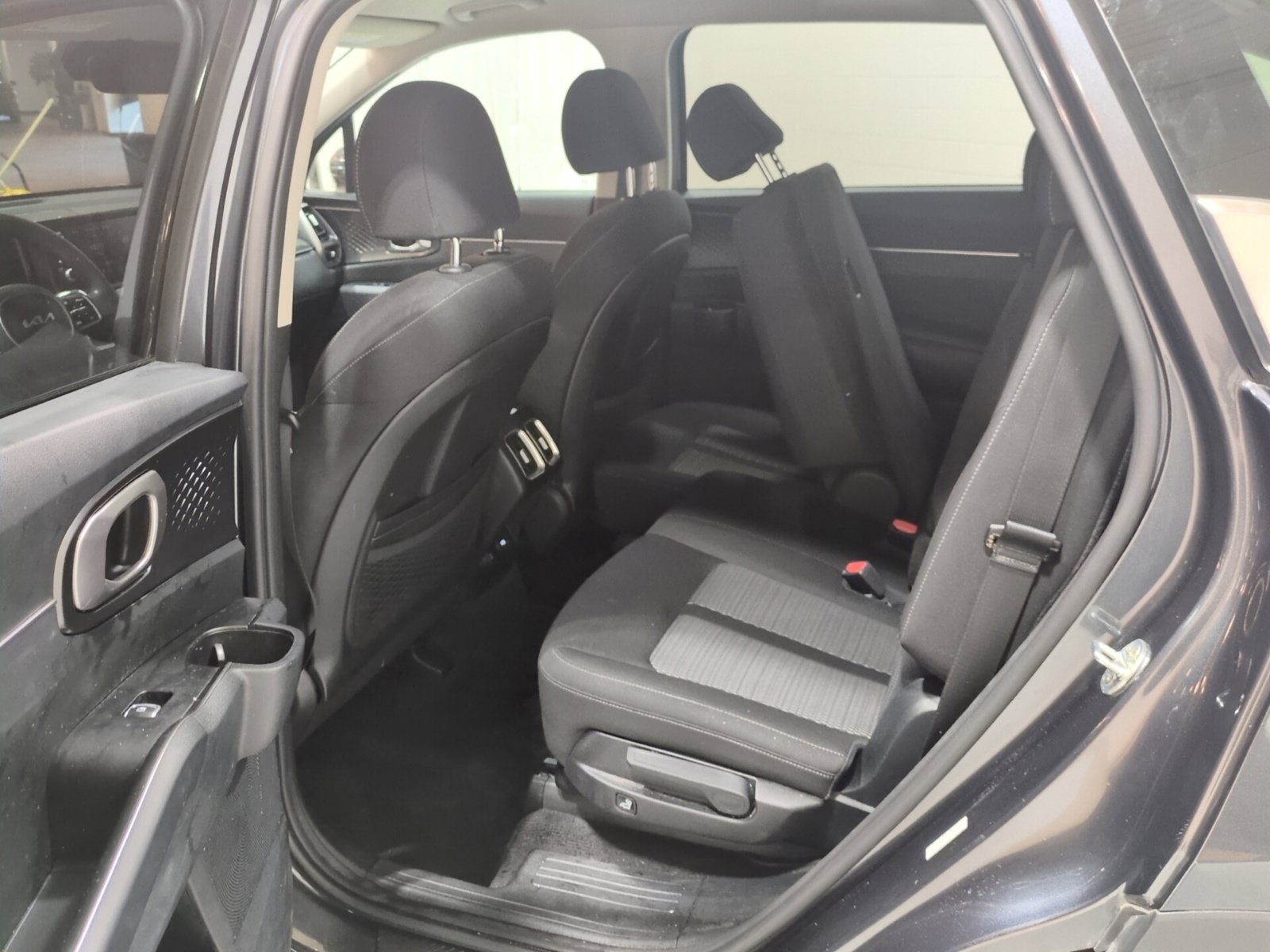 Used 2022 Kia Sorento LX AWD/4WD image 14