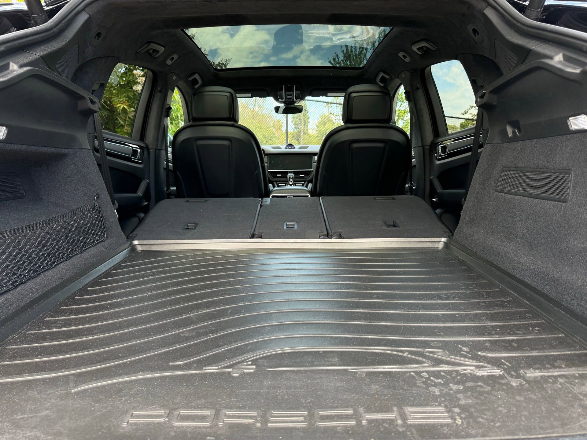 Certified 2022 Porsche Cayenne Turbo w/ Performance Package (PG2) AWD/4WD image 35