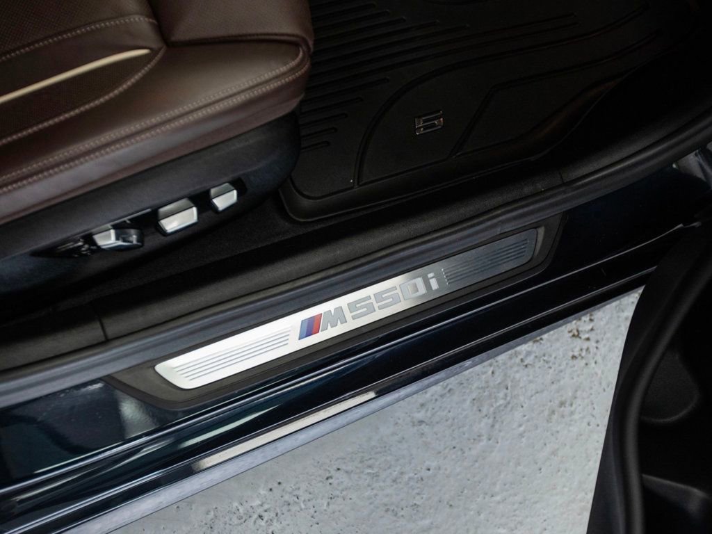 Used 2022 BMW M550i xDrive w/ Dynamic Handling Package image 39