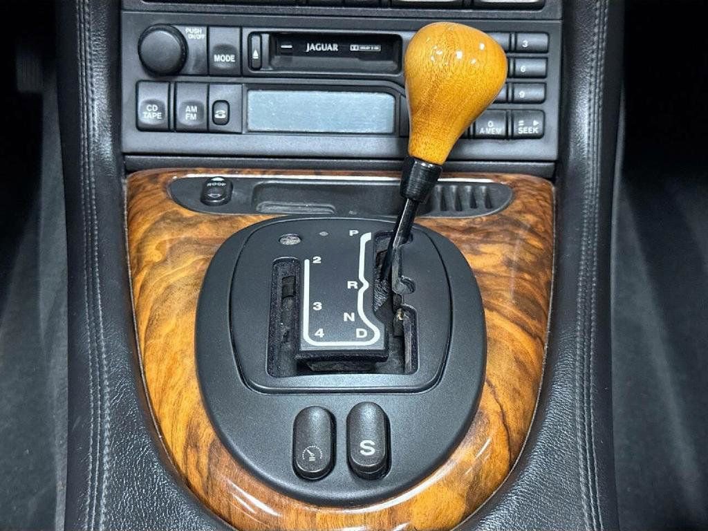 Used 2000 Jaguar XK8 Convertible image 26