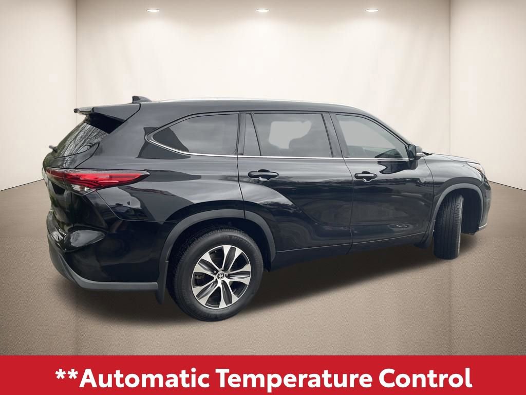 Used 2020 Toyota Highlander XLE image 6