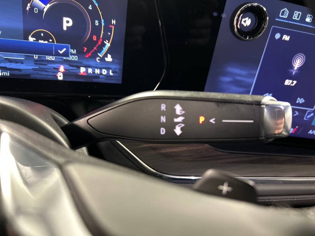 Used 2025 Chevrolet Suburban Z71 image 20