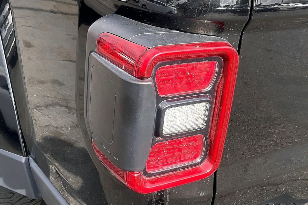 Used 2020 Jeep Gladiator Overland AWD/4WD image 31