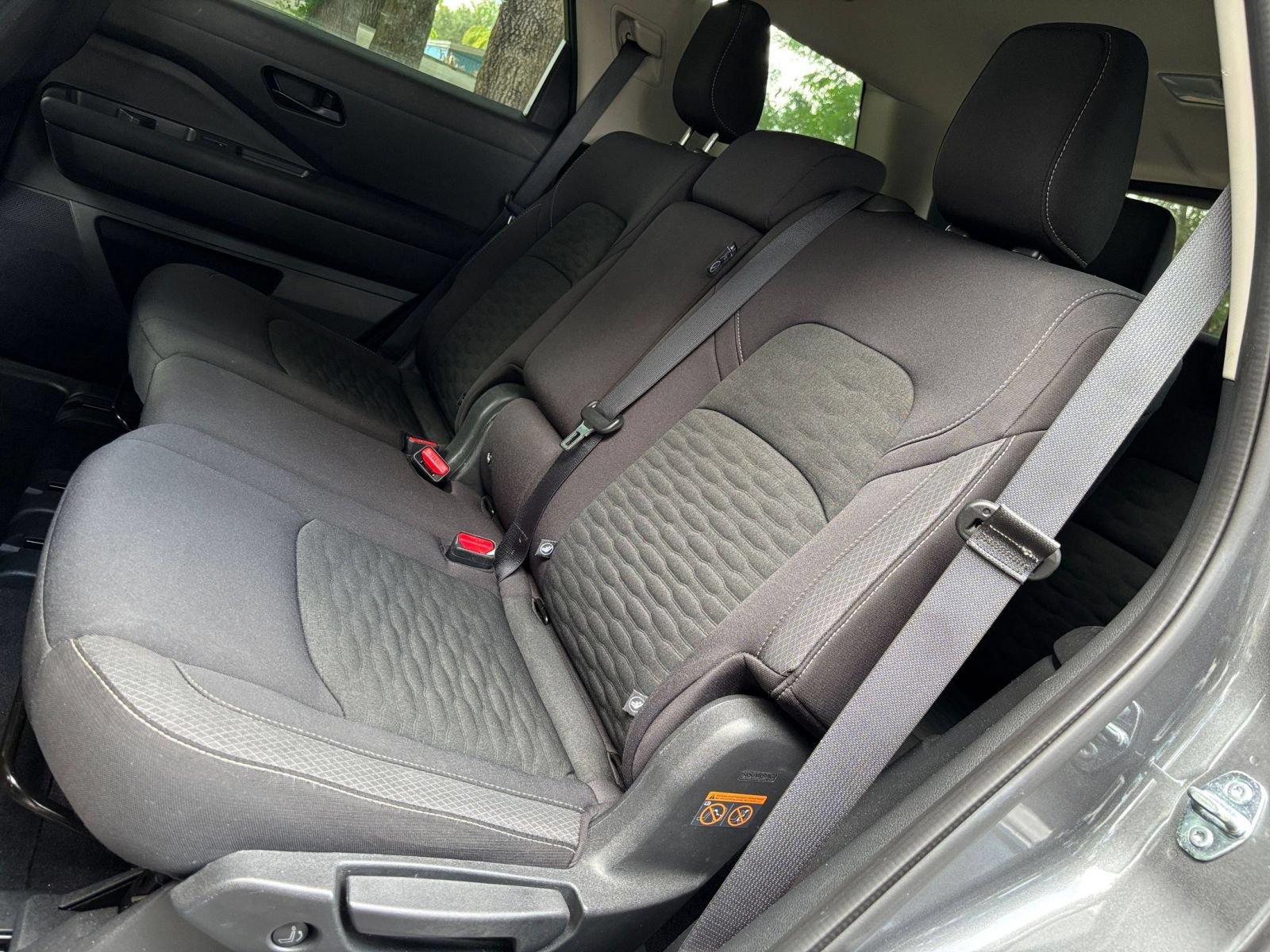 Used 2025 Nissan Pathfinder SV FWD image 41