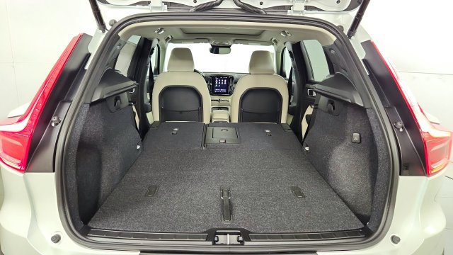 New 2026 Volvo XC40 B5 Plus w/ Protection Package Premier AWD/4WD image 41