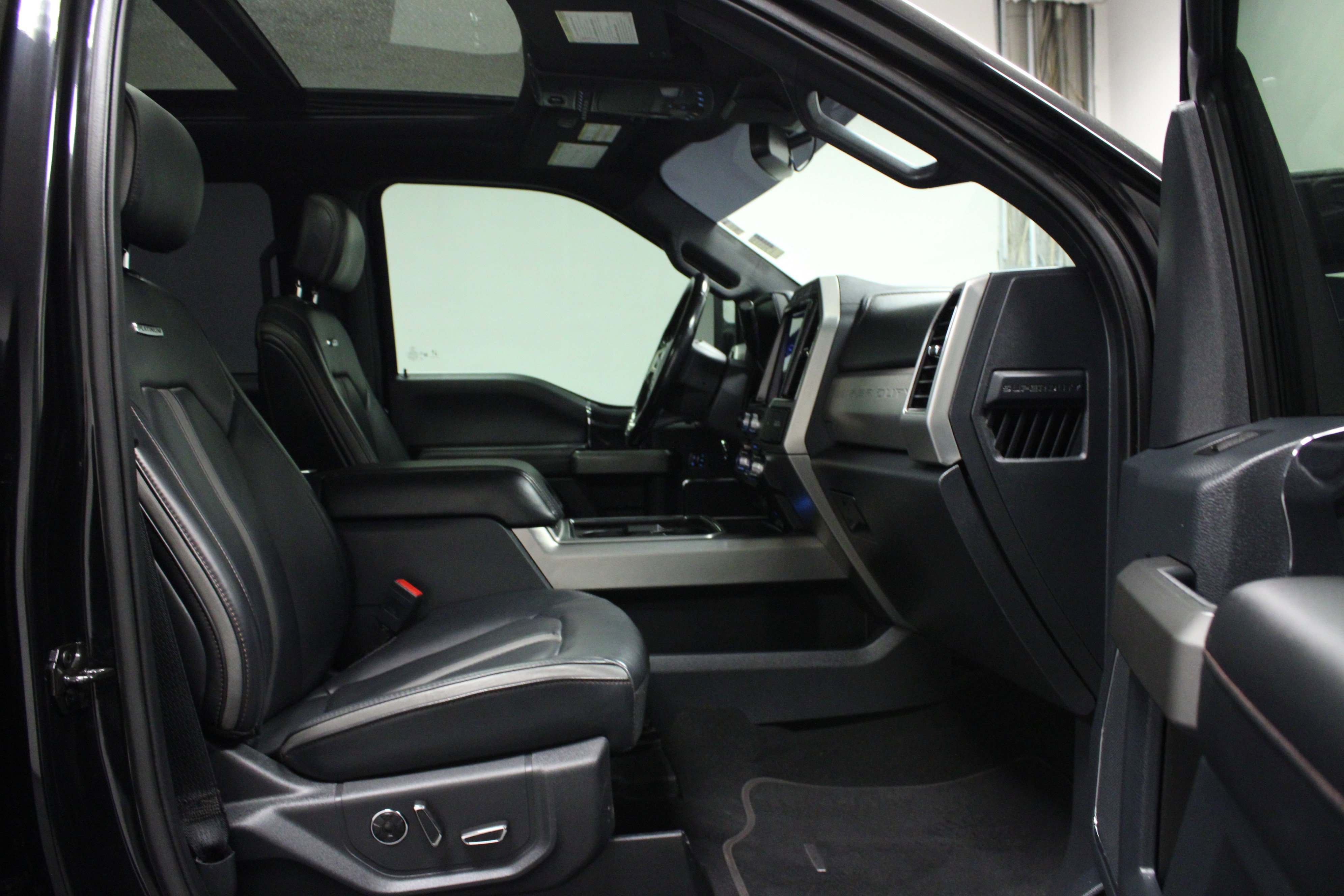 Used 2022 Ford F250 Platinum w/ FX4 Off-Road Package image 16