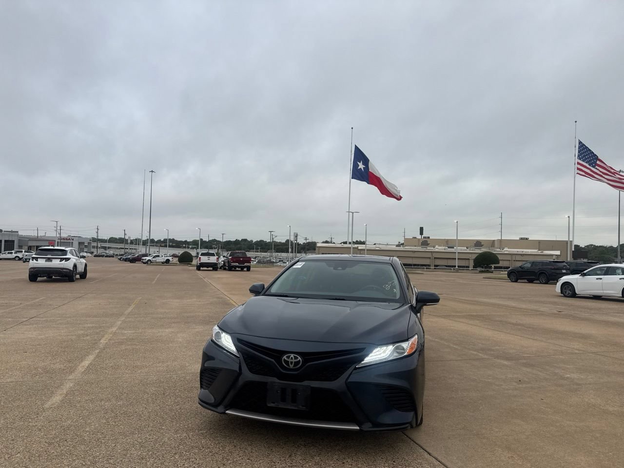 Used 2020 Toyota Camry XSE FWD image 6
