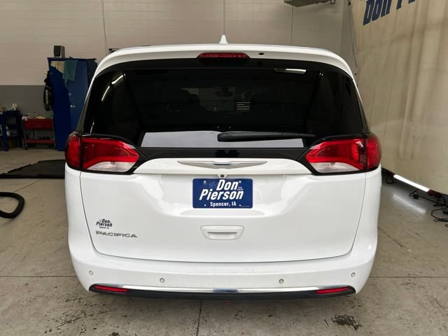 Used 2018 Chrysler Pacifica Touring-L w/ Premium Audio Group FWD image 5
