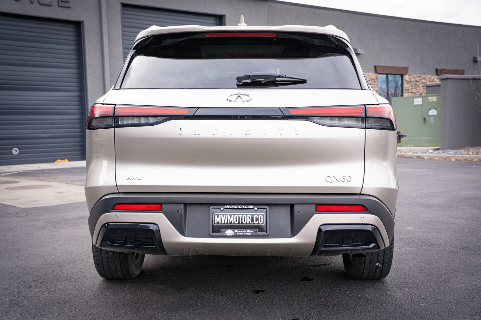 Used 2023 INFINITI QX60 Luxe AWD/4WD image 8