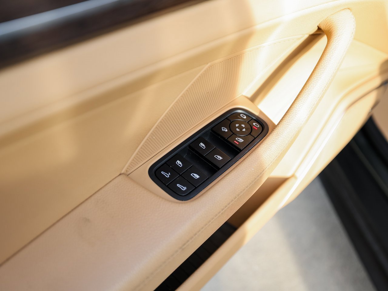 Certified 2023 Porsche Panamera Platinum Edition image 23