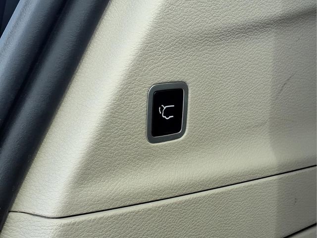 Used 2023 Chrysler Voyager LX FWD image 24